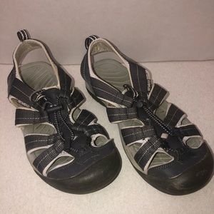 Women’s Close Toed Sandals